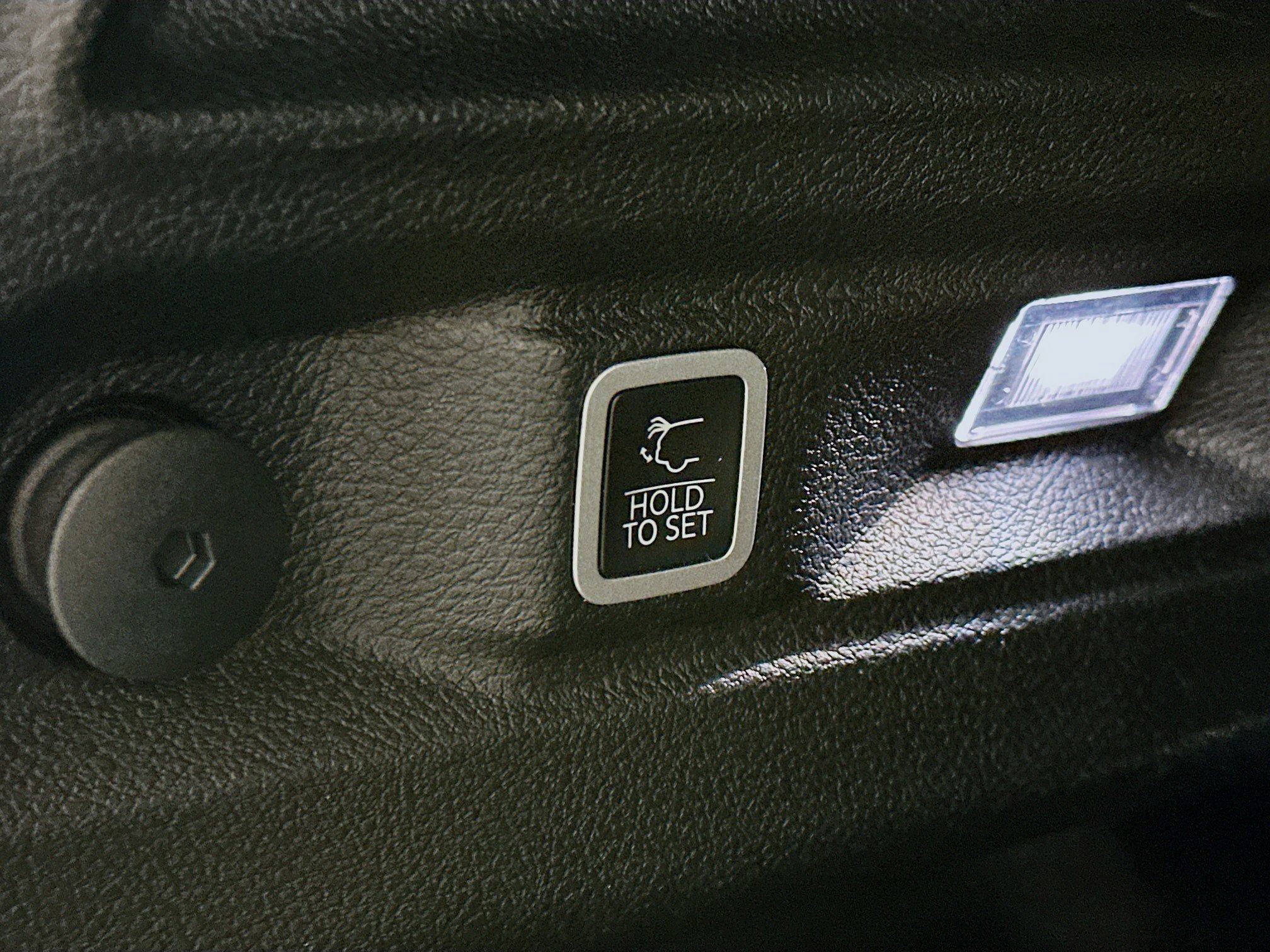 Used 2023 Jeep Grand Cherokee L Laredo image 31