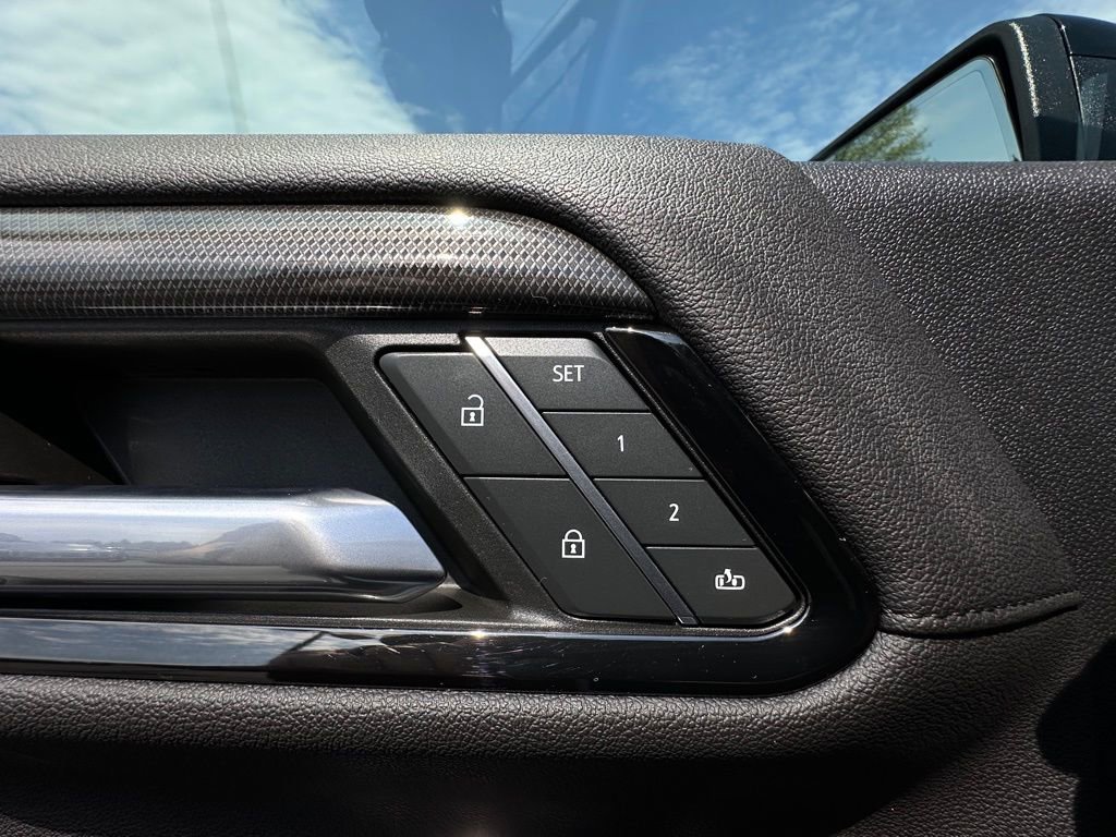 Used 2023 GMC Sierra 1500 AT4 w/ Technology Package AWD/4WD image 24