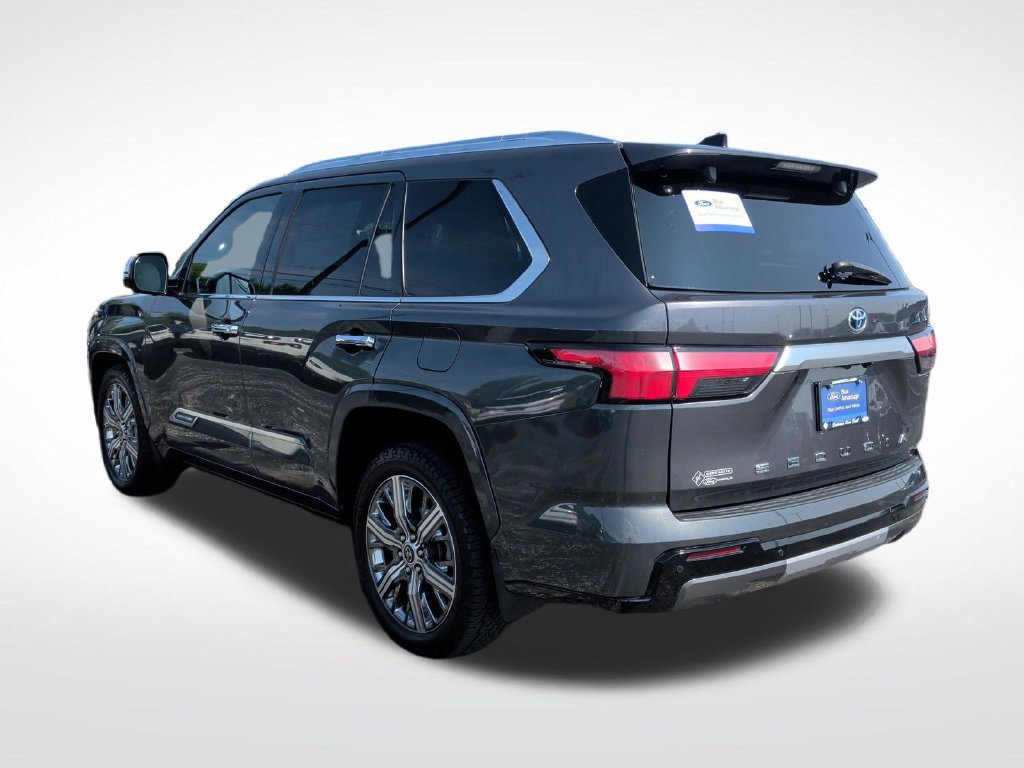 Used 2023 Toyota Sequoia Capstone AWD/4WD image 5