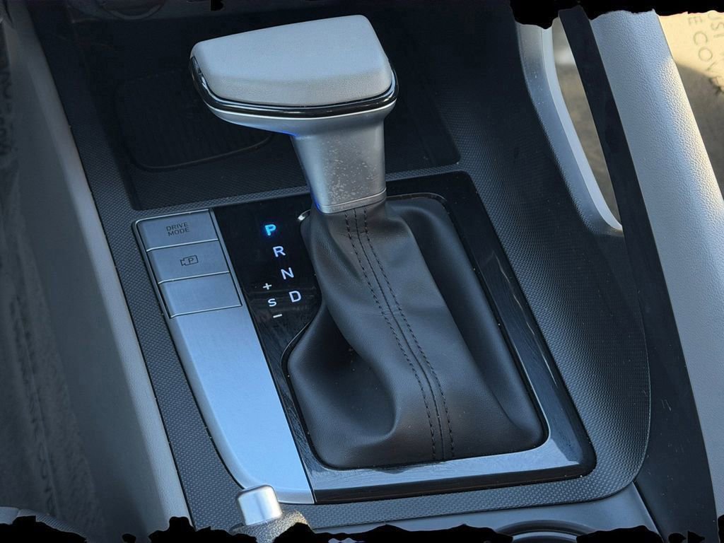 Used 2025 Hyundai Elantra Sport image 14