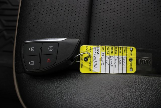 Used 2024 GMC Canyon Denali image 8