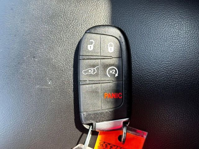 Used 2022 Jeep Grand Cherokee Laredo X AWD/4WD image 34