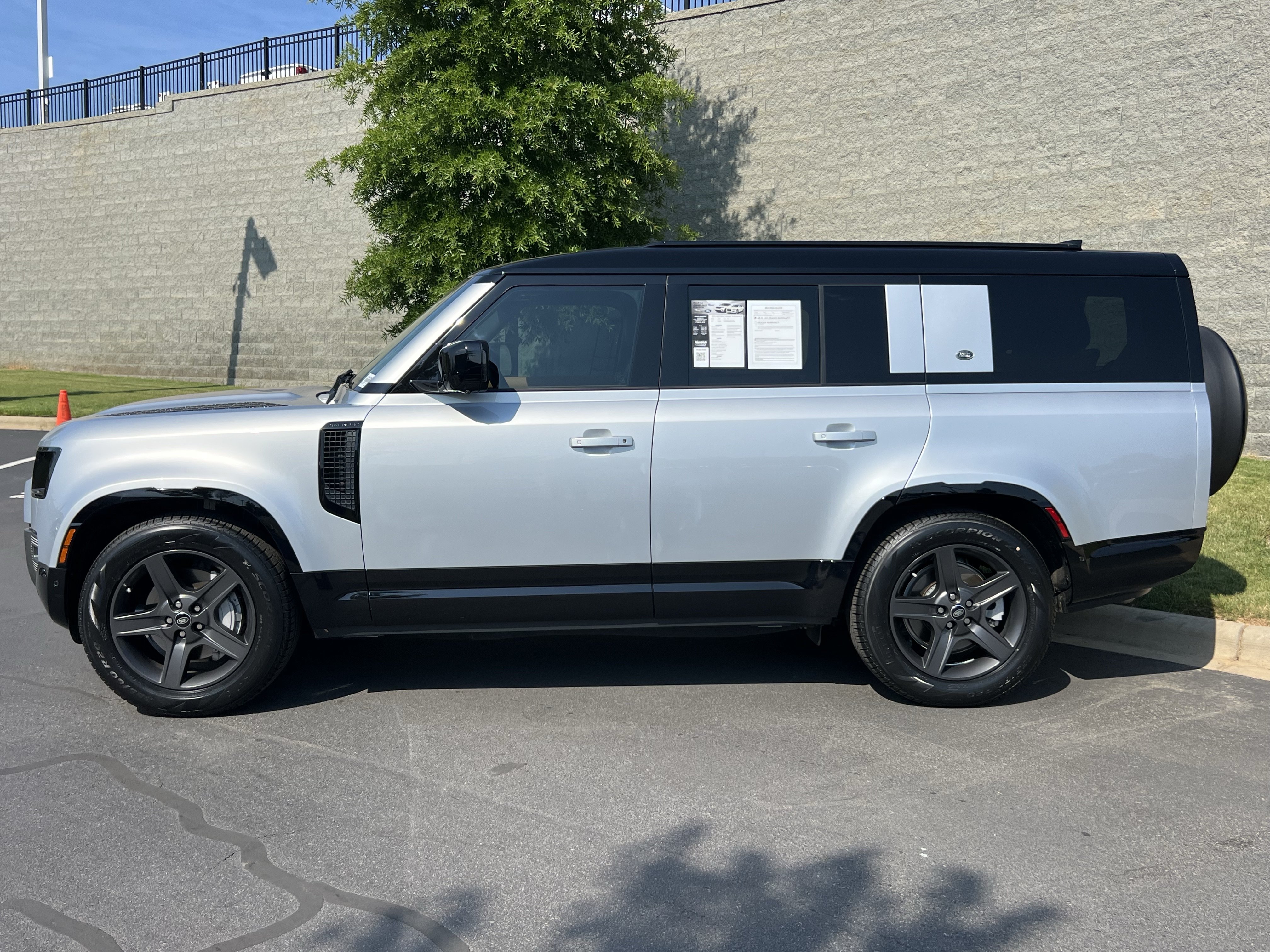 Certified 2023 Land Rover Defender 130 X-Dynamic SE AWD/4WD image 4