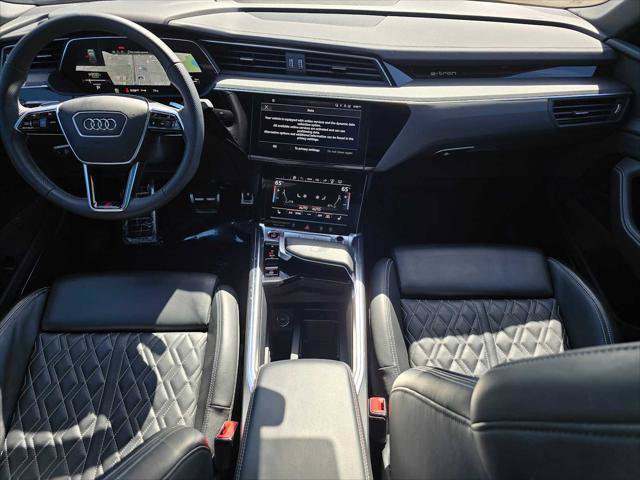 Used 2024 Audi SQ8 e-tron Prestige w/ Prestige Package AWD/4WD image 18