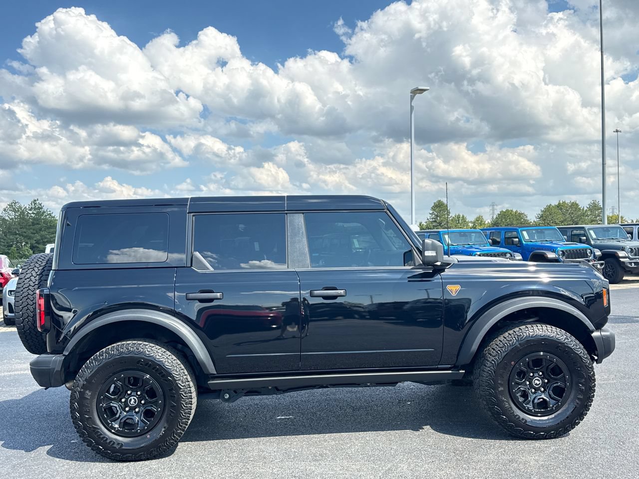 Used 2025 Ford Bronco Badlands AWD/4WD image 2