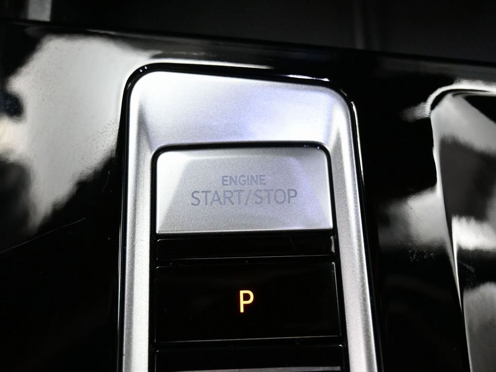 Used 2024 Volkswagen Atlas Cross Sport SEL Premium R-Line image 29
