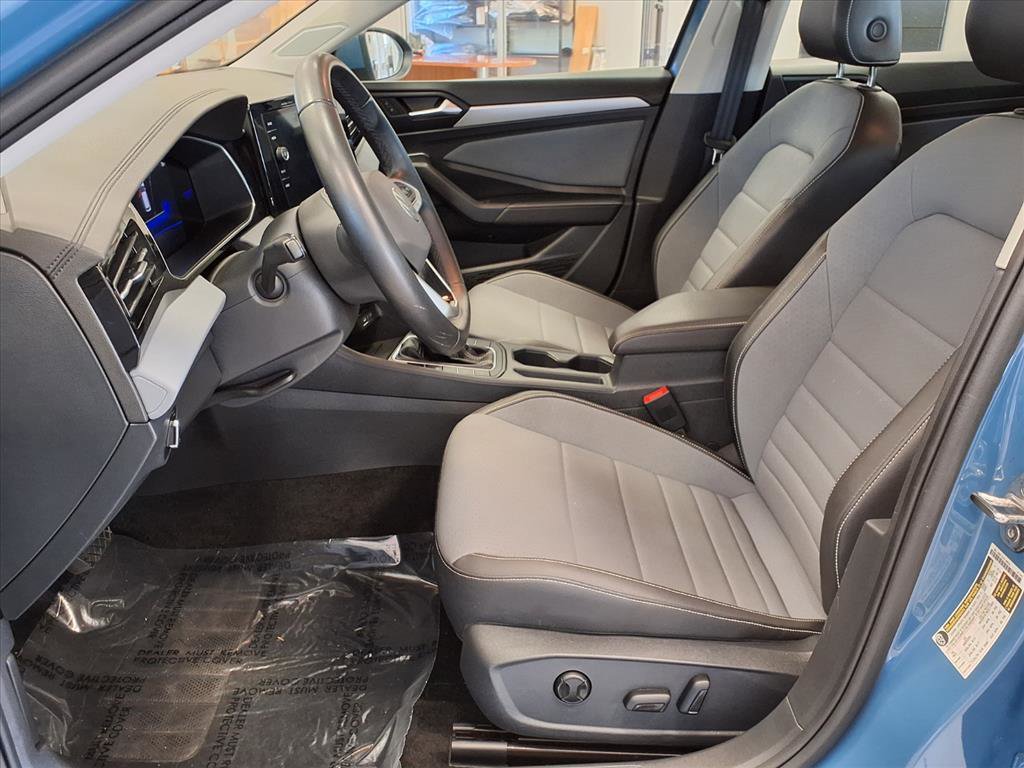 Used 2025 Volkswagen Jetta SE image 18