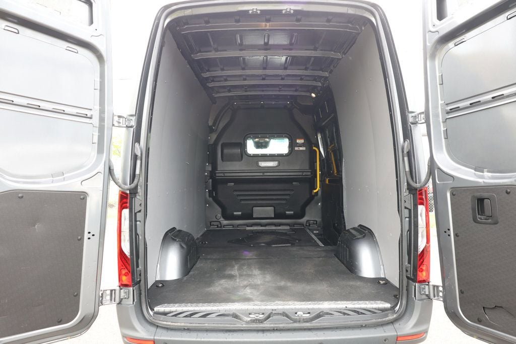Used 2023 Mercedes-Benz Sprinter 2500 image 19