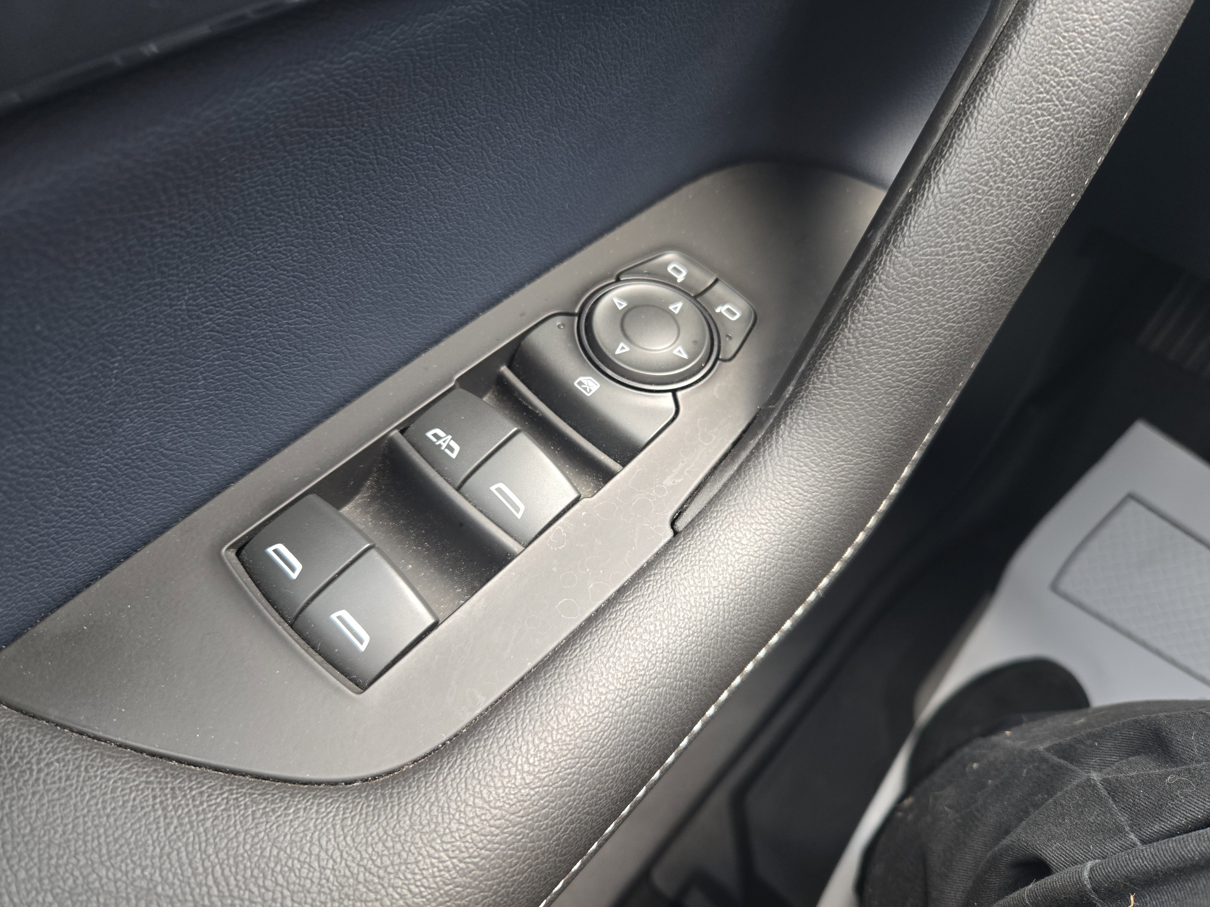 Certified 2024 Chevrolet Blazer RS w/ LPO, Floor Liner Package image 13