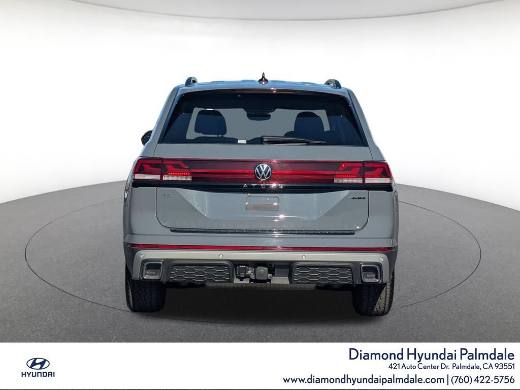 Used 2025 Volkswagen Atlas Peak Edition SE AWD/4WD image 6