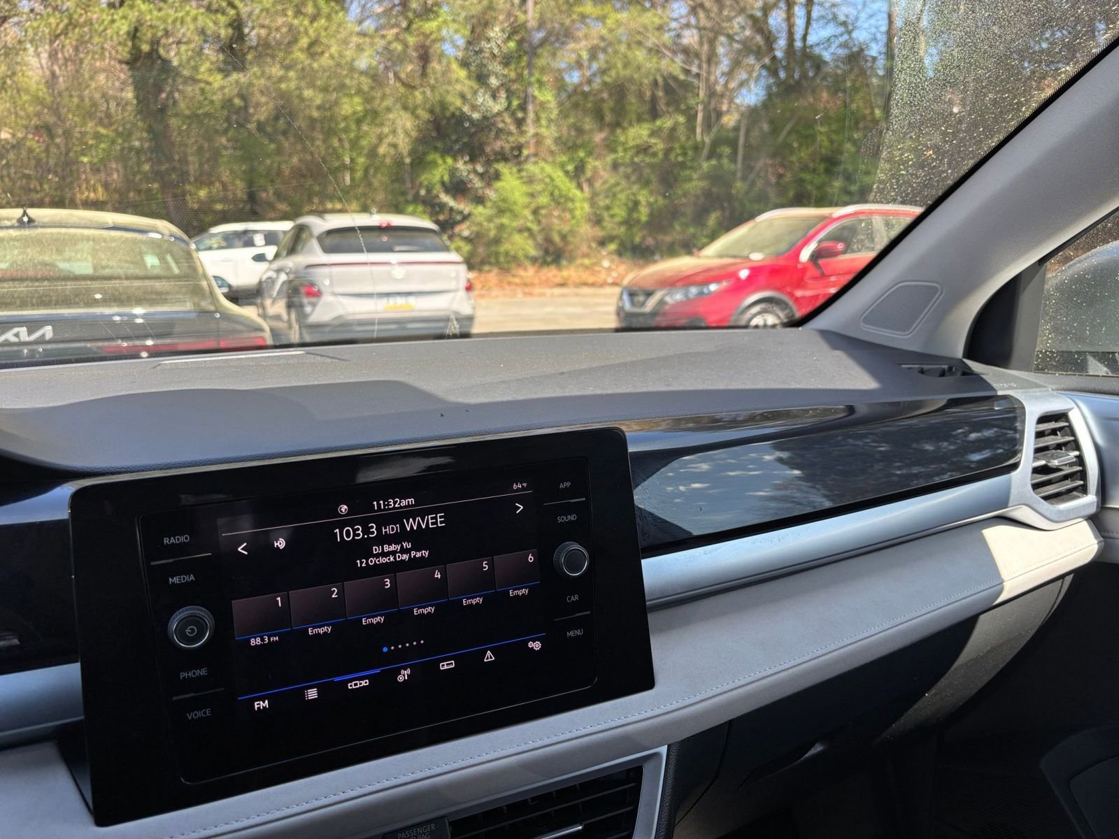 Used 2025 Volkswagen Taos SE image 36