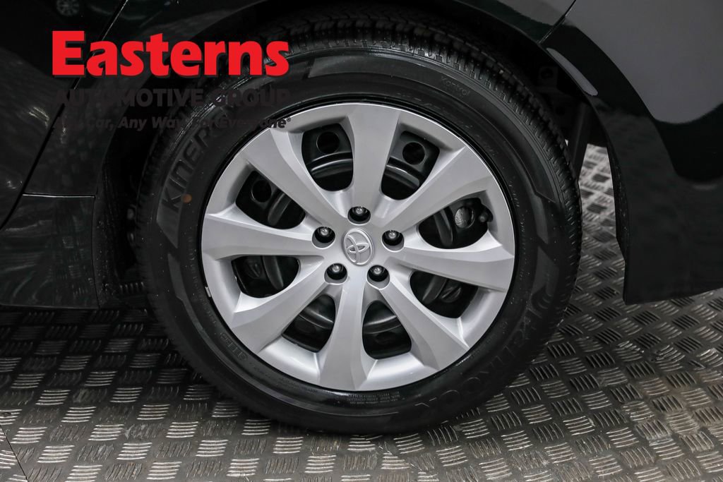 Used 2025 Toyota Corolla LE image 33