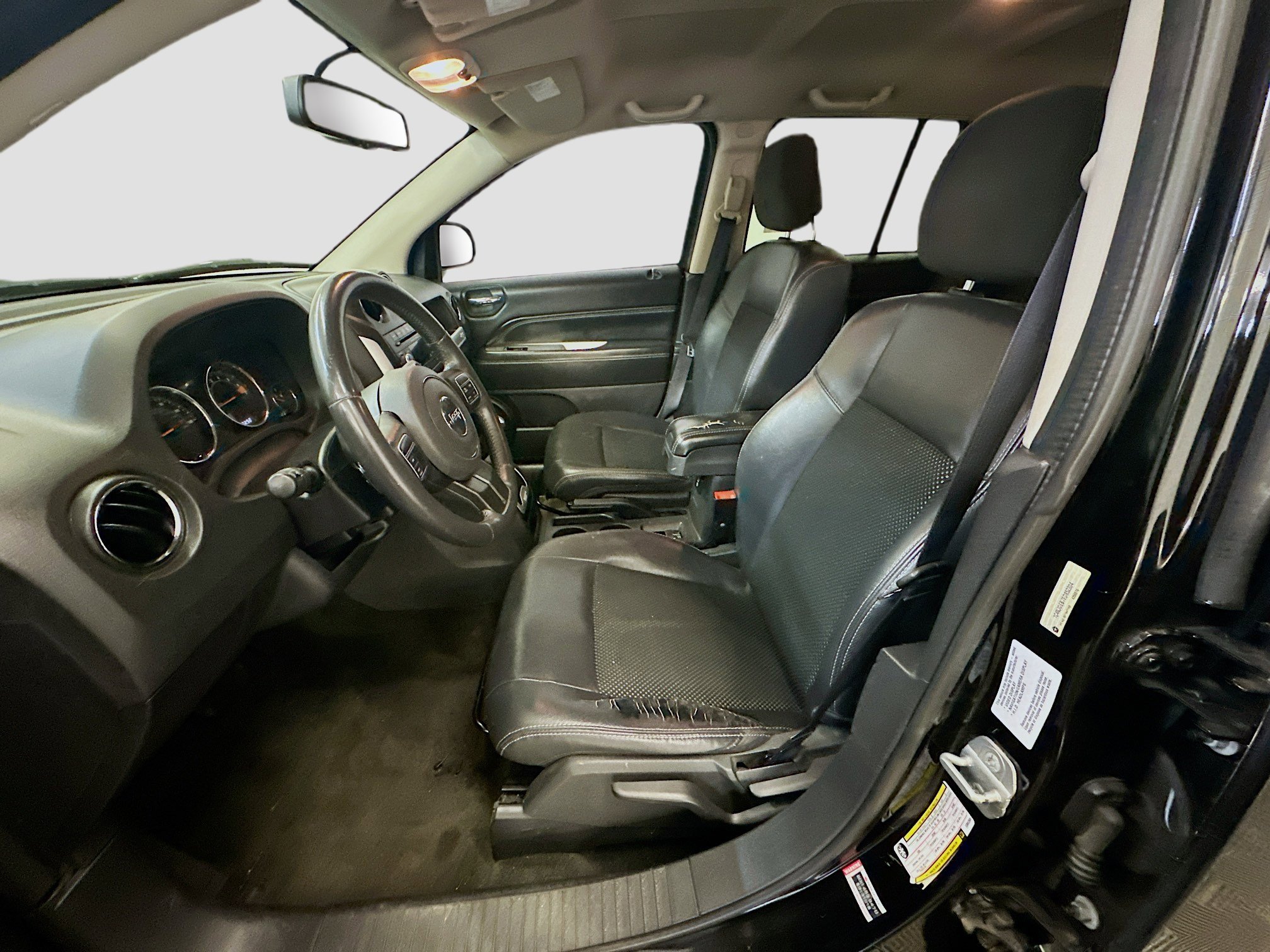Used 2014 Jeep Compass Latitude AWD/4WD image 13