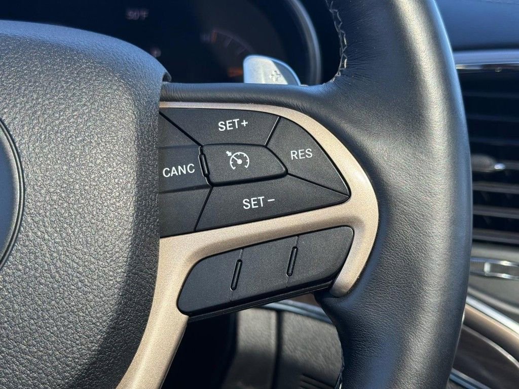 Used 2017 Jeep Grand Cherokee Overland image 18