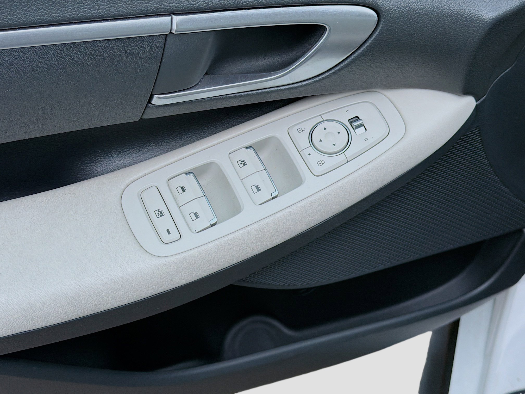 Used 2023 Hyundai Sonata SE w/ Preferred Accessory Package image 20