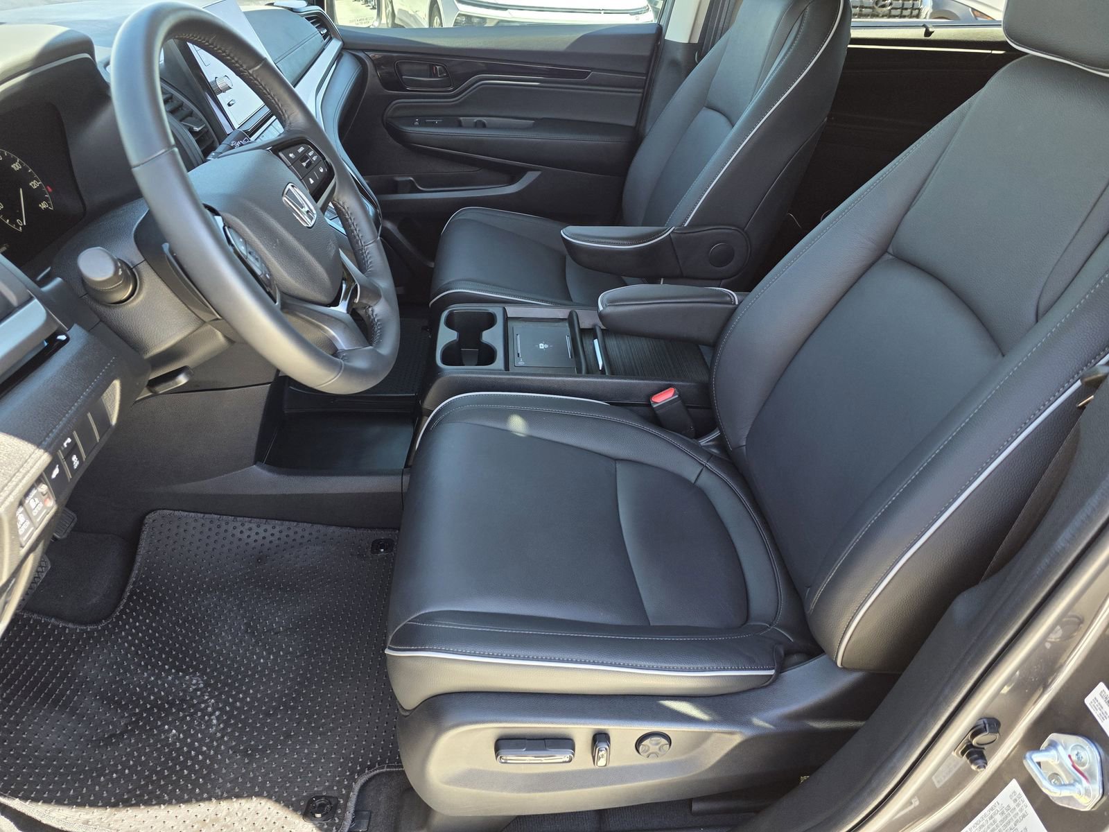 Used 2025 Honda Odyssey Touring image 11