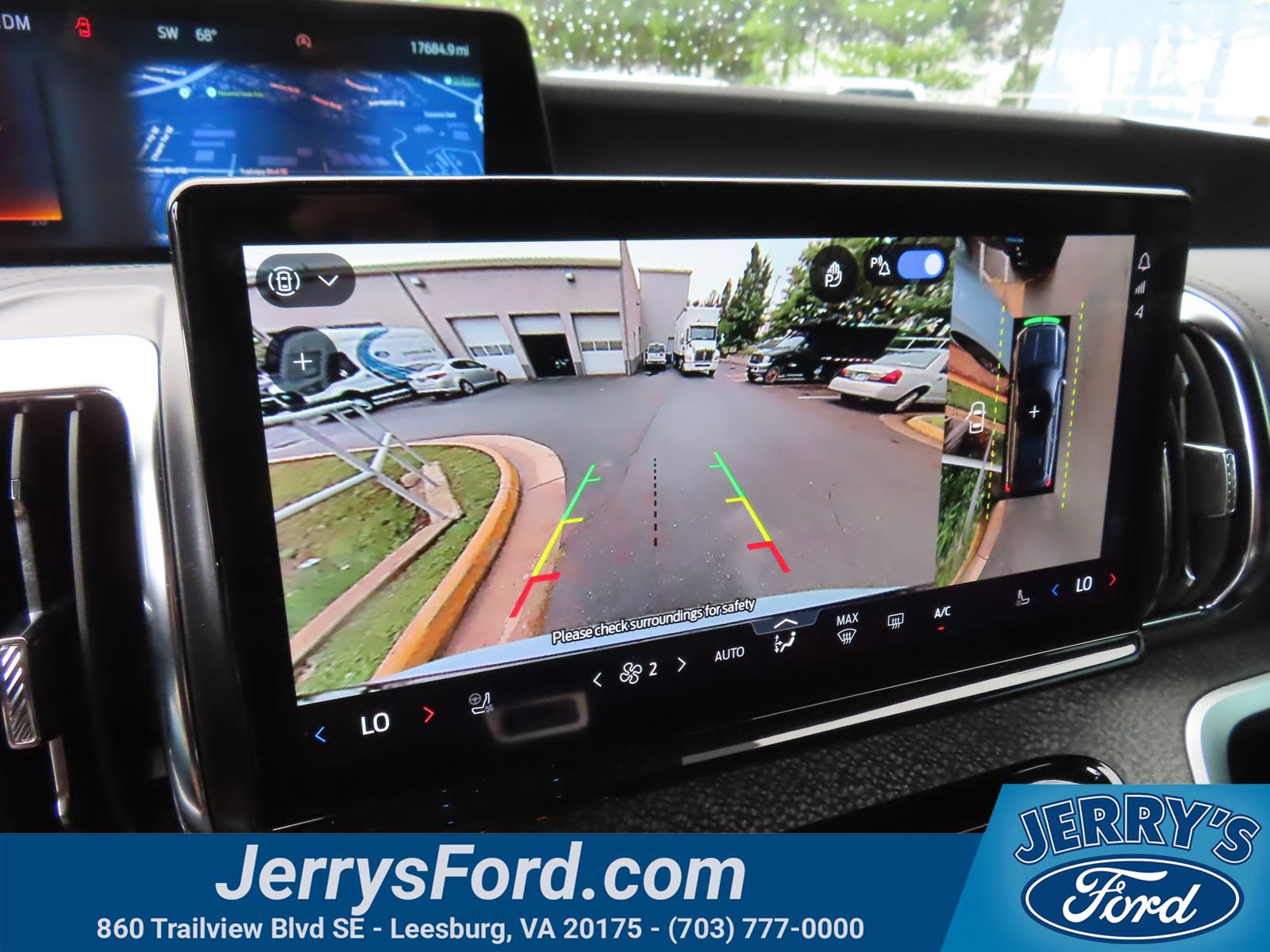 Used 2025 Ford Expedition Tremor AWD/4WD image 21