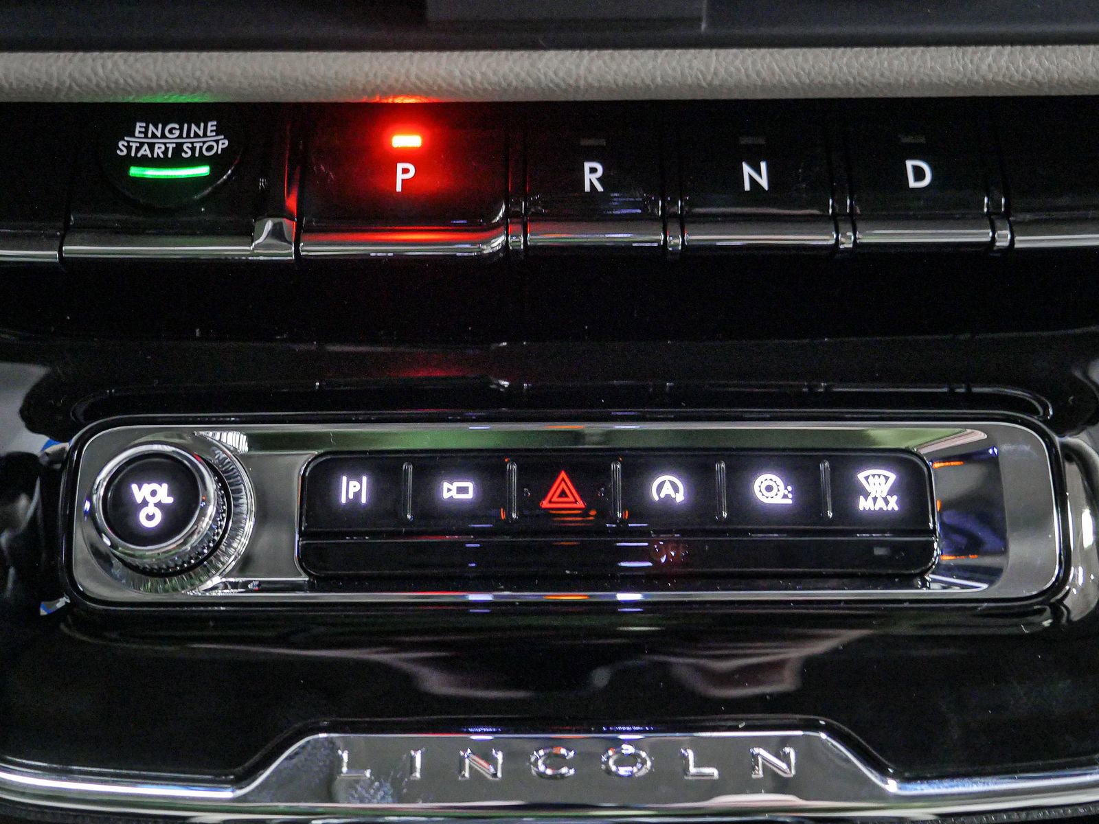 New 2025 Lincoln Corsair Reserve w/ Equipment Group 202A image 33