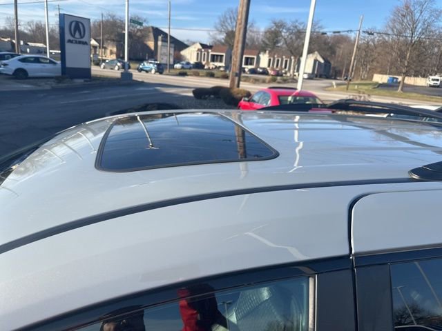 Used 2025 Toyota Sienna XLE Woodland Edition image 7