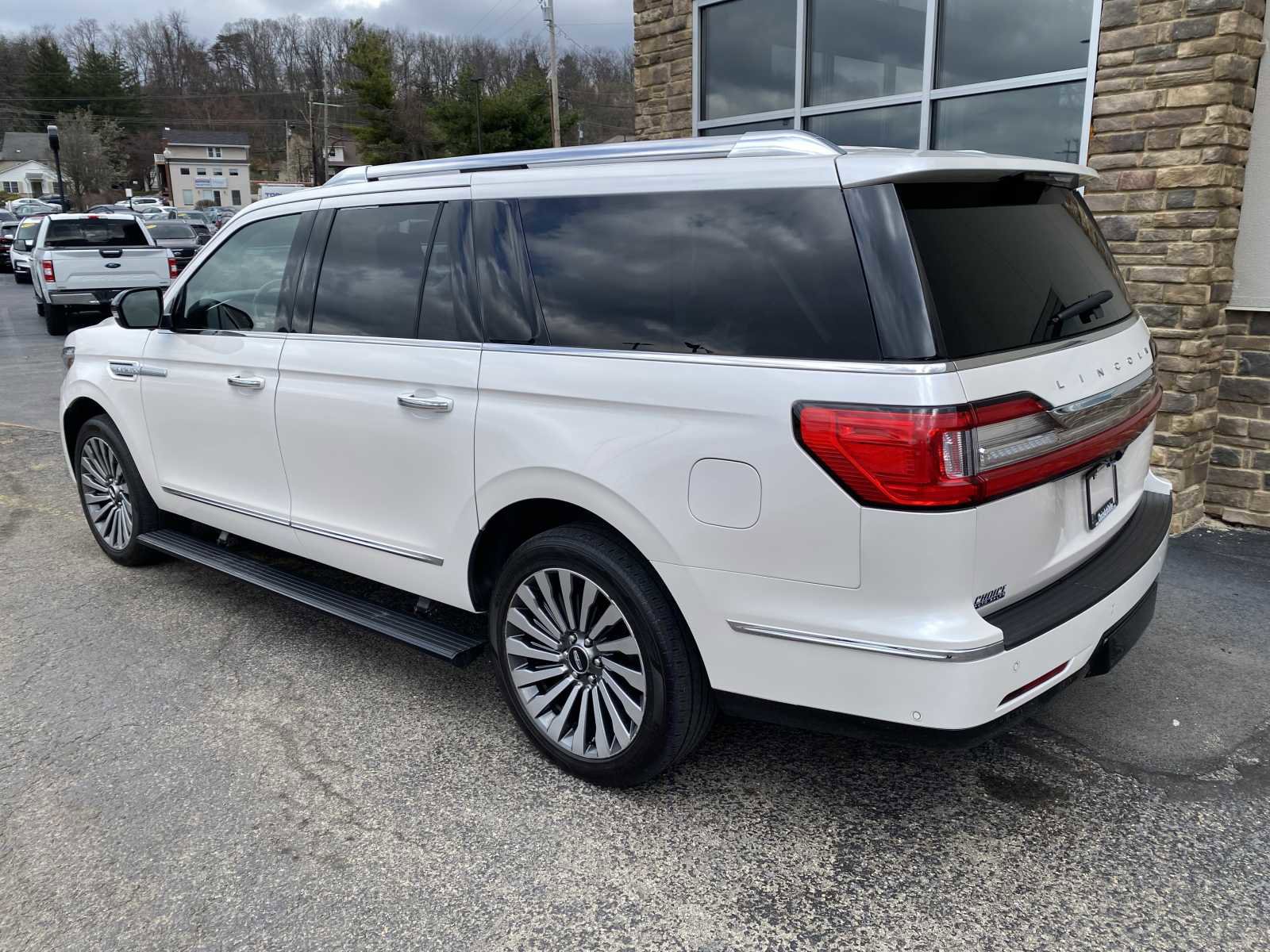 Used 2018 Lincoln Navigator L Reserve w/ Technology Package image 3