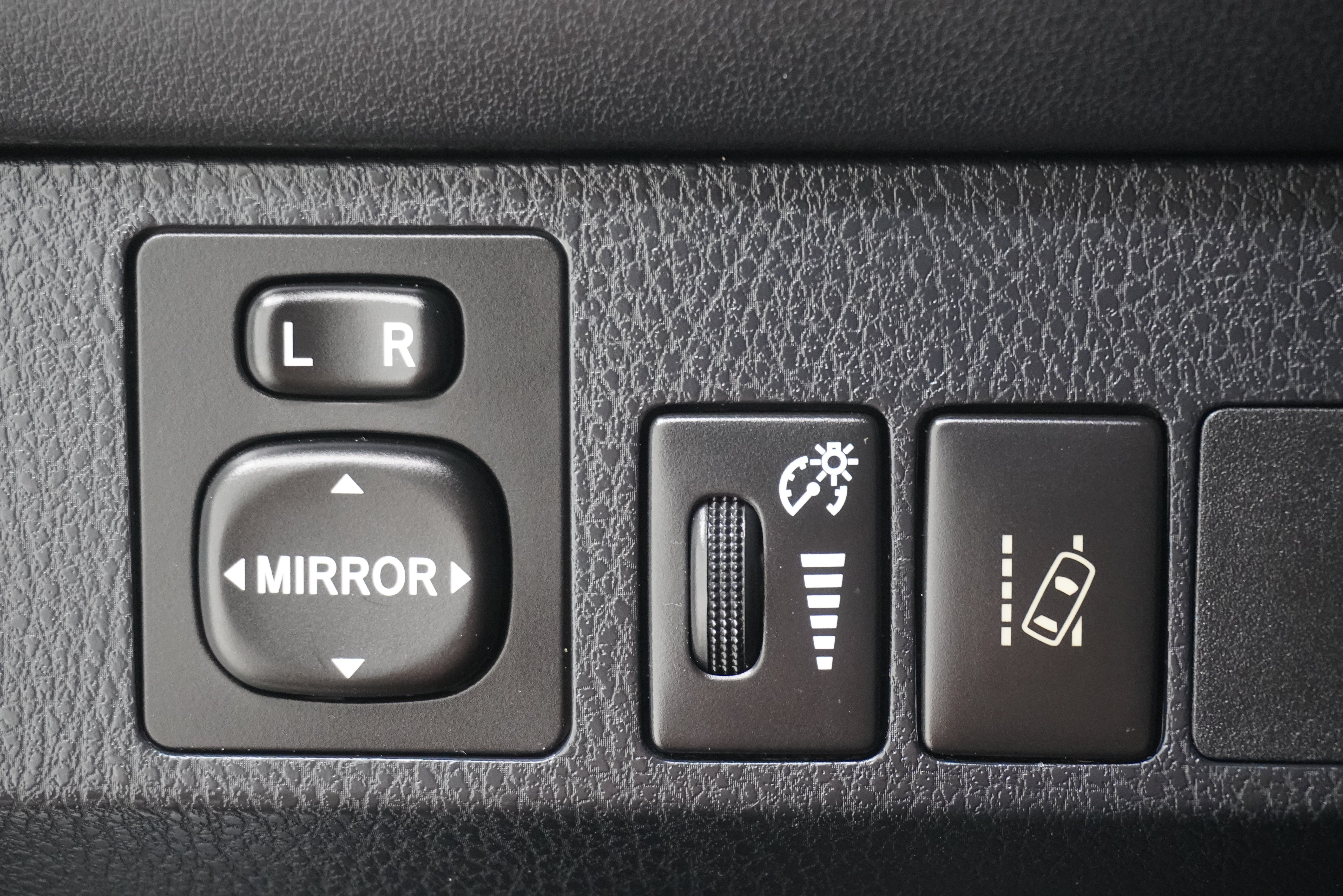 Used 2017 Toyota RAV4 LE FWD image 21