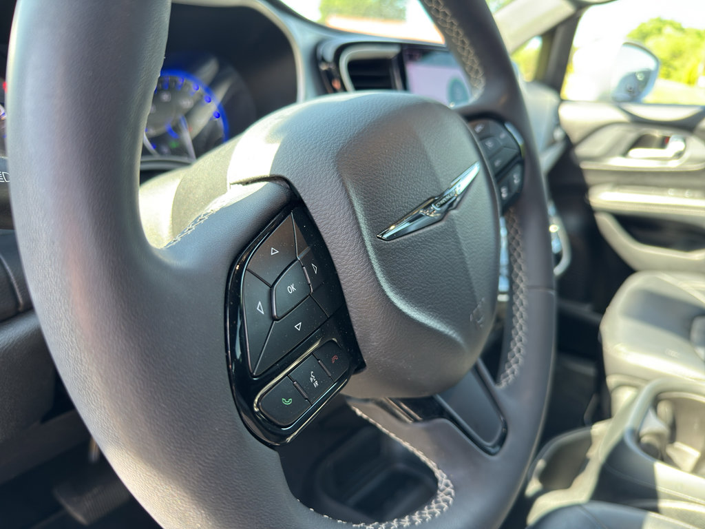 Used 2022 Chrysler Pacifica Touring-L w/ S Appearance Package FWD image 14