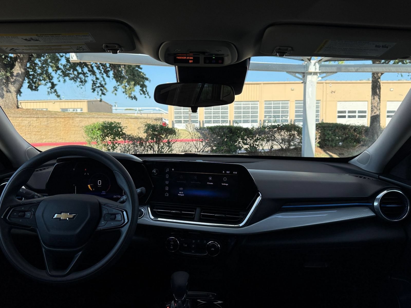 Used 2025 Chevrolet Trax LT FWD image 33