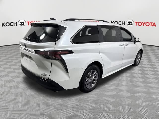 Certified 2024 Toyota Sienna XLE w/ XLE Plus Package image 8