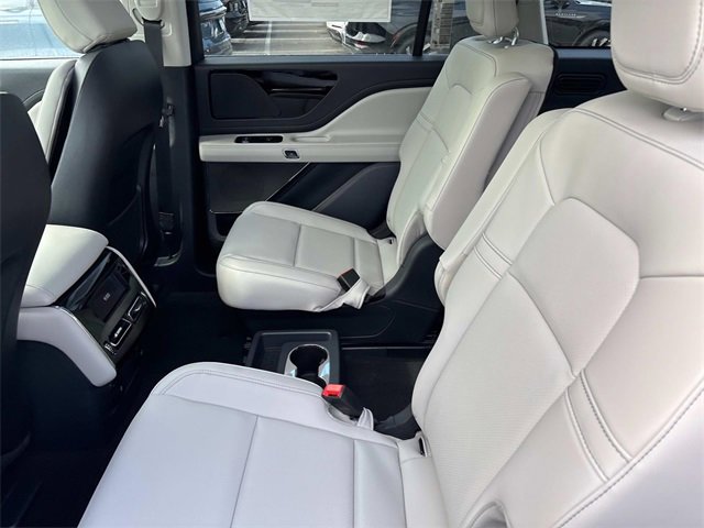 New 2025 Lincoln Aviator AWD w/ Jet Appearance Package image 19