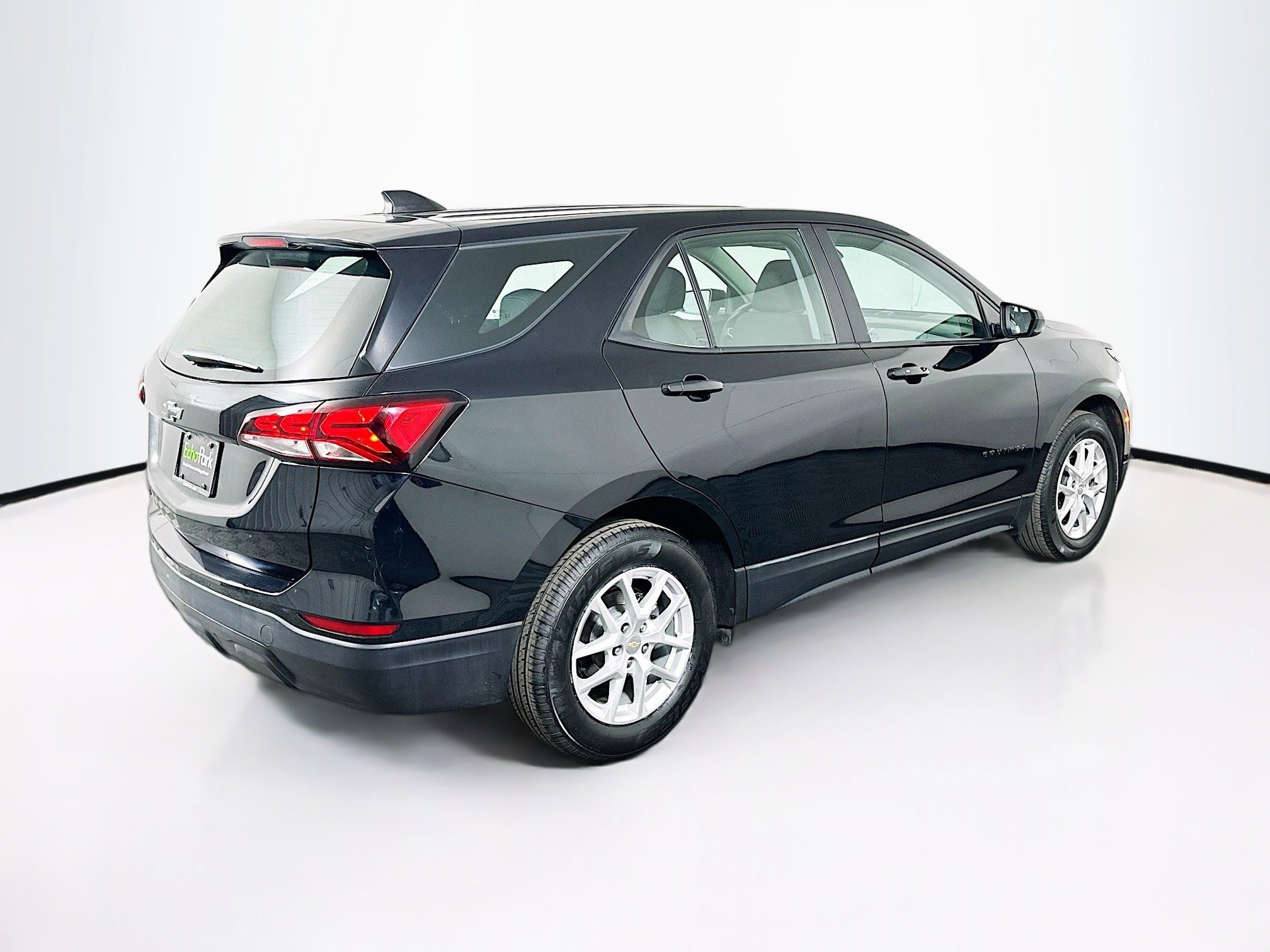 Used 2023 Chevrolet Equinox LS image 9