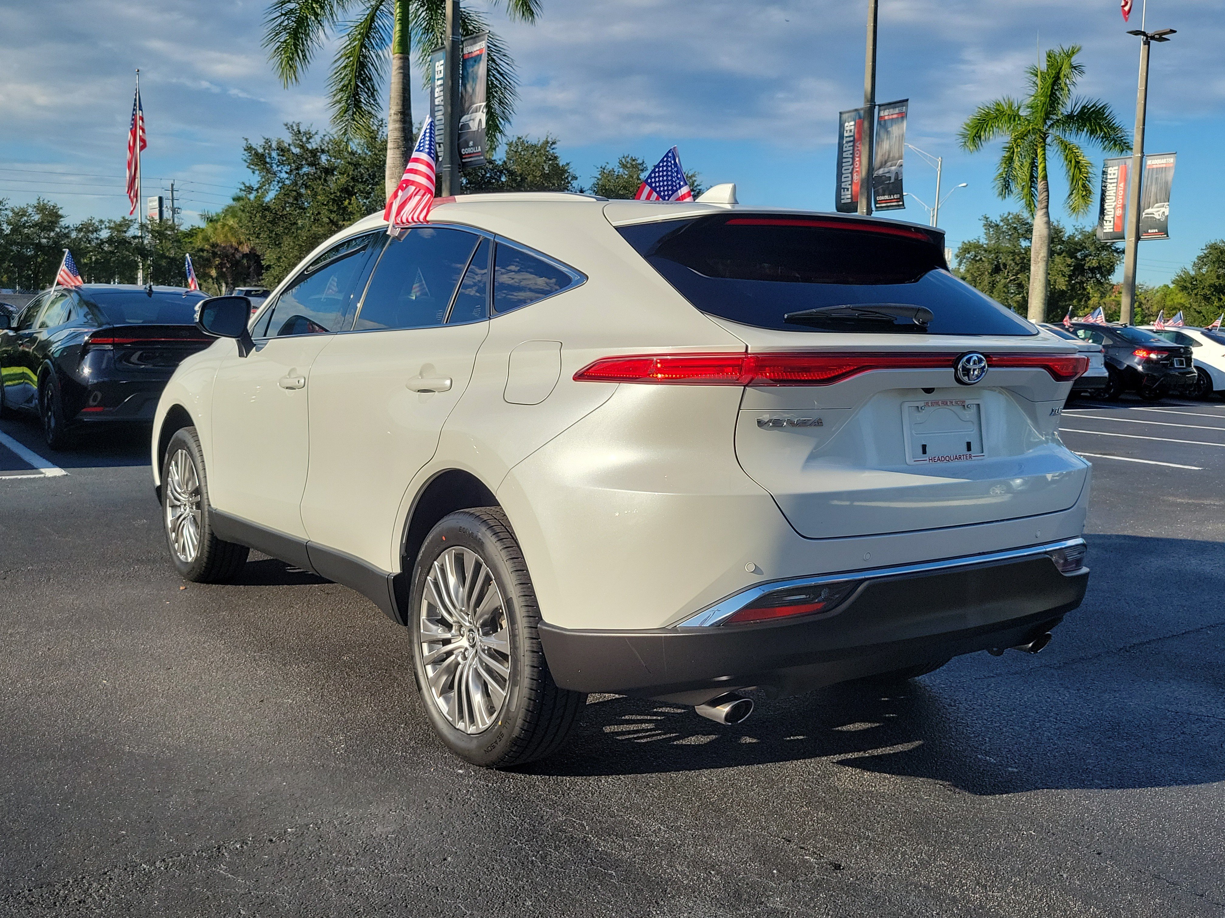 Used 2023 Toyota Venza XLE AWD/4WD image 9
