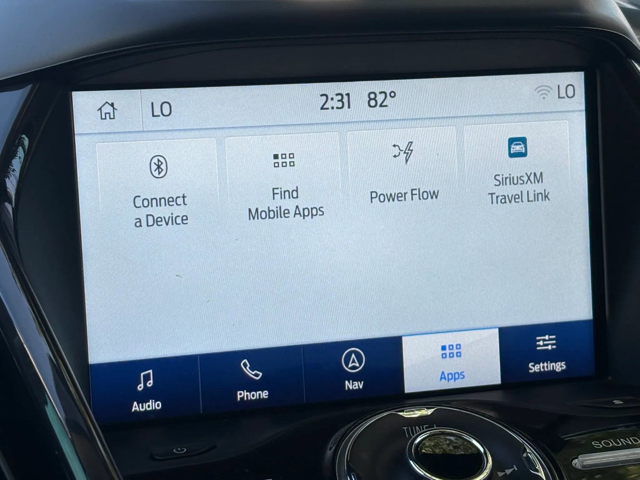 Used 2016 Ford C-MAX Energi SEL w/ Equipment Group 302A FWD image 18