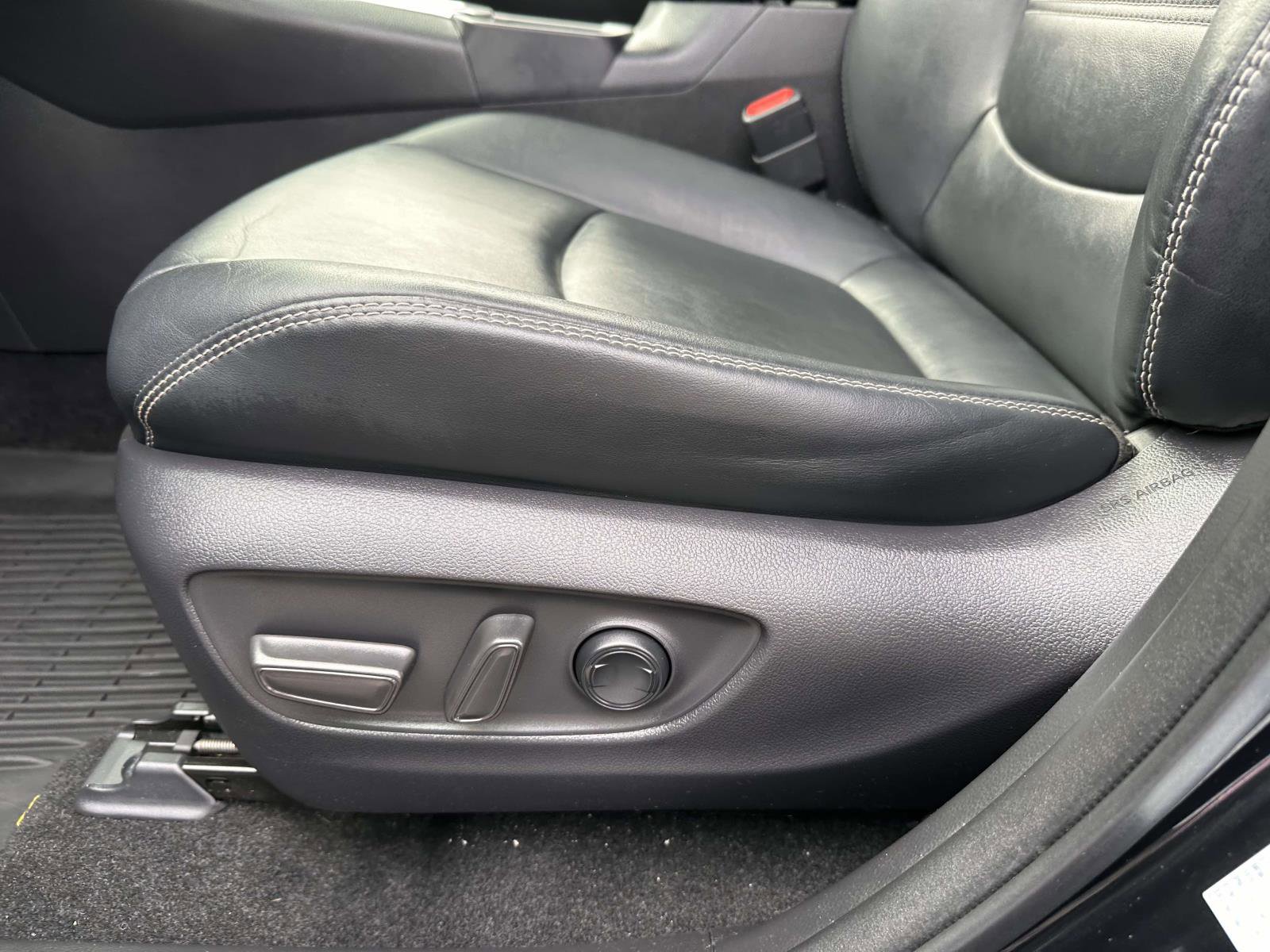 Used 2021 Toyota RAV4 XLE Premium AWD/4WD image 12