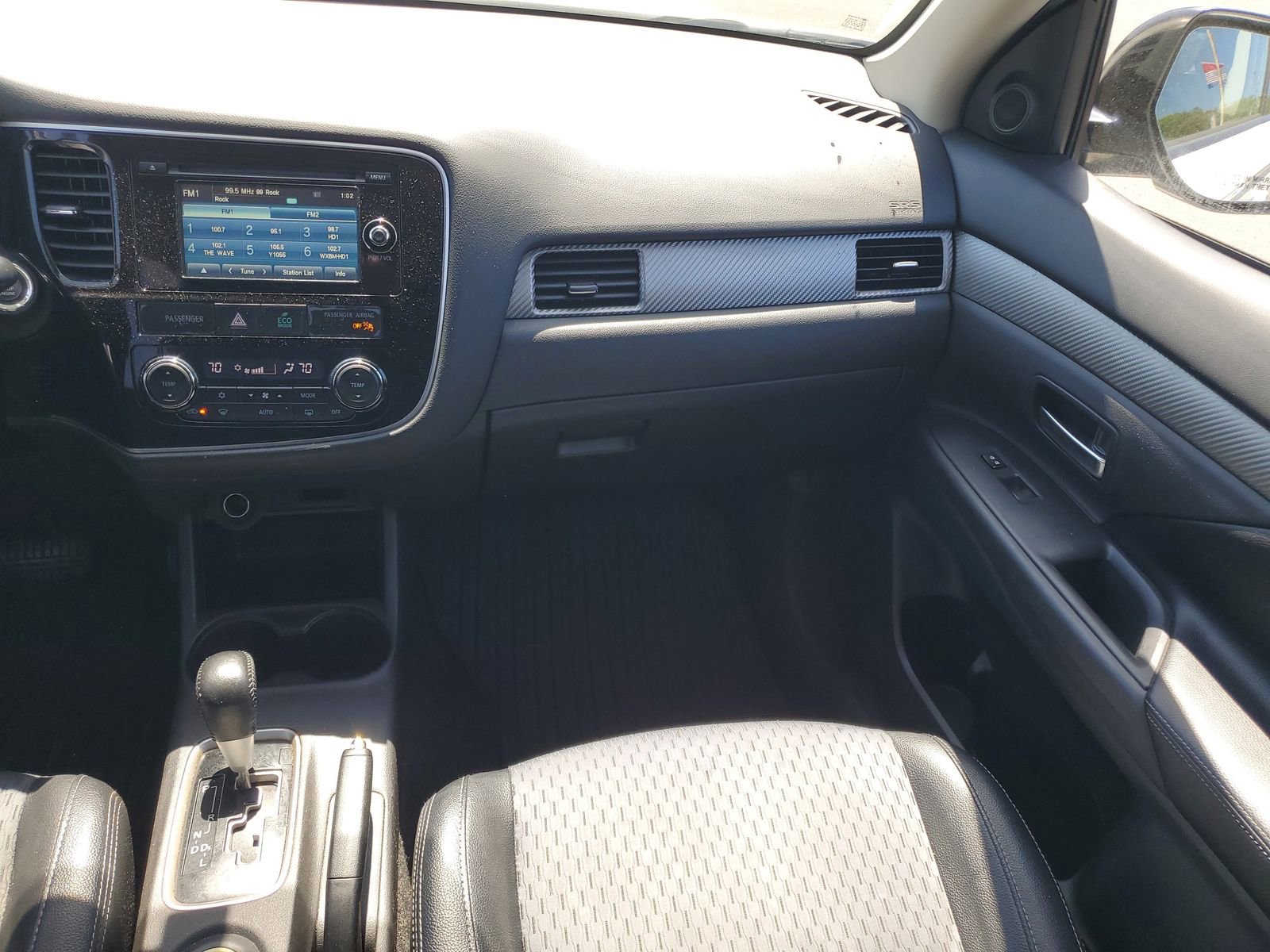 Used 2015 Mitsubishi Outlander SE image 26