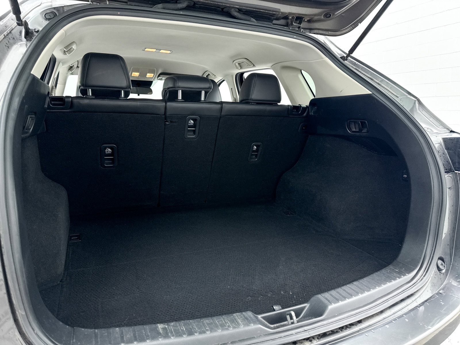 Used 2018 MAZDA CX-5 Touring image 35