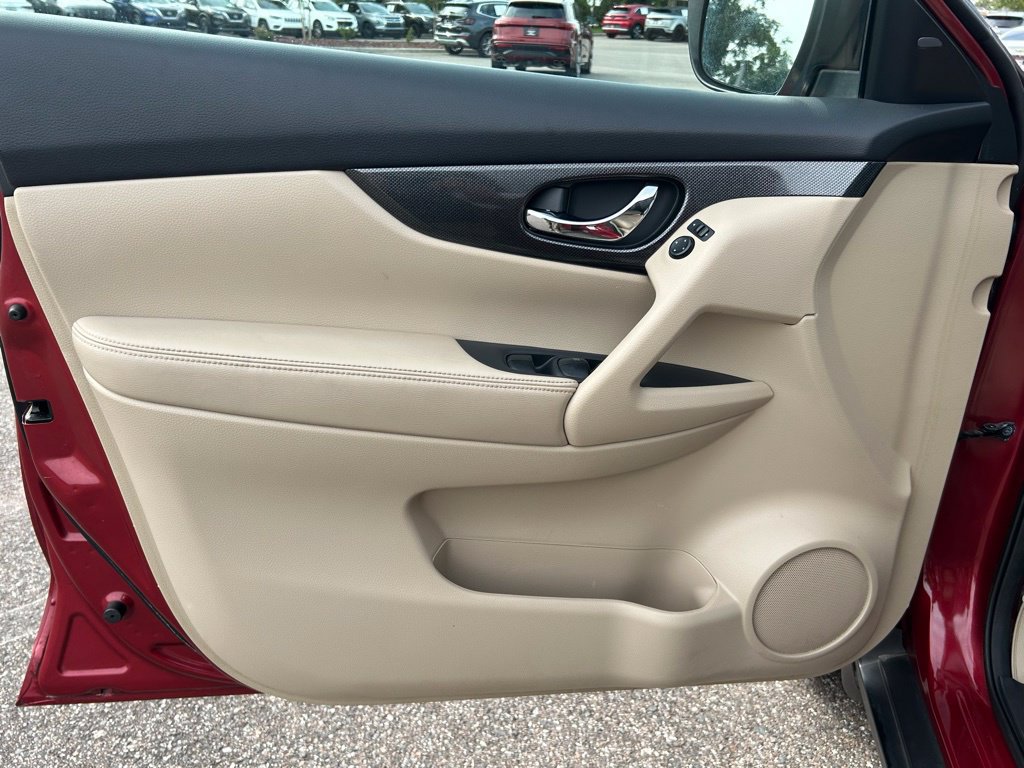 Used 2016 Nissan Rogue SL w/ SL Premium Package FWD image 19