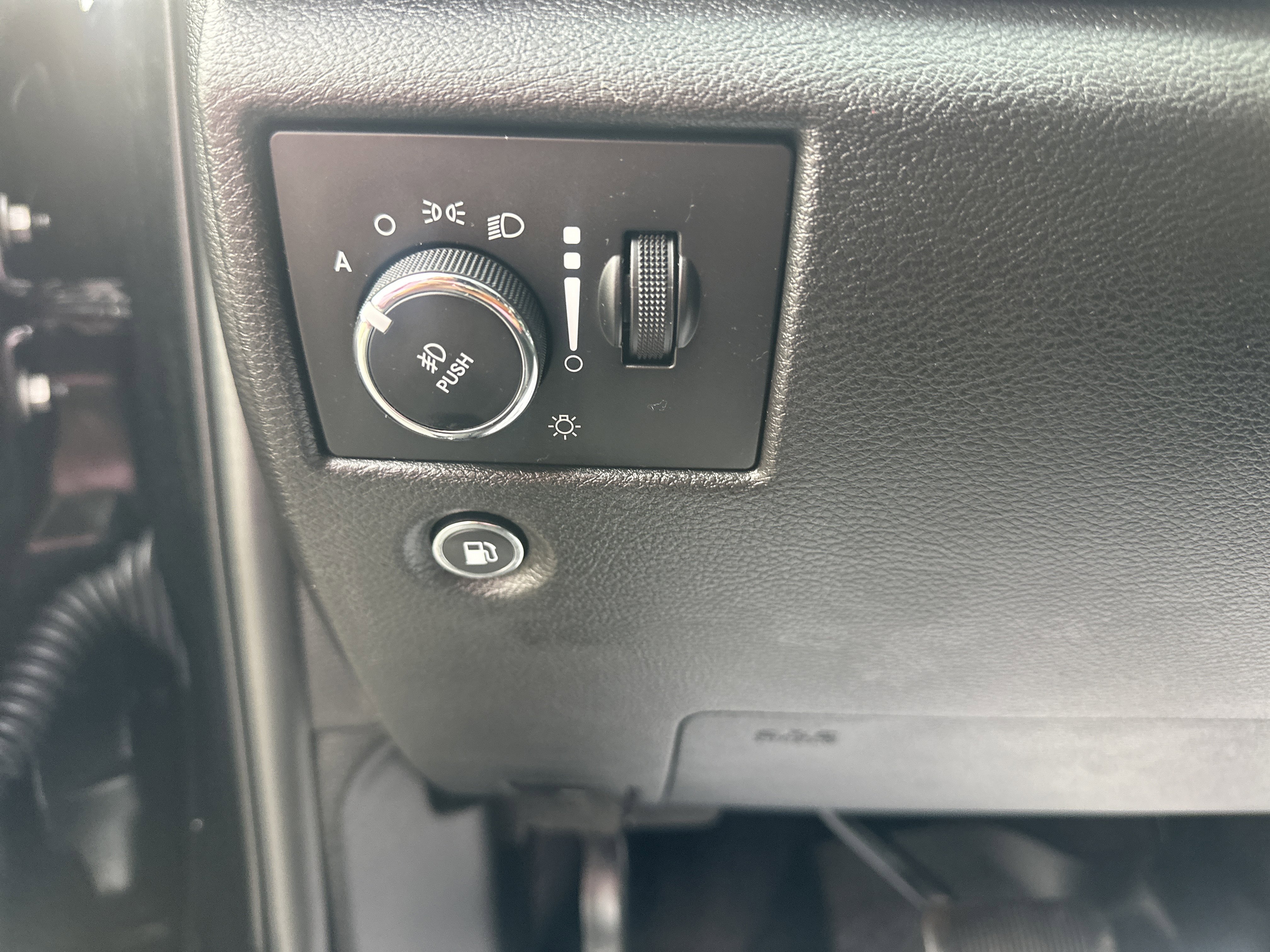 Used 2017 Jeep Grand Cherokee Altitude image 10