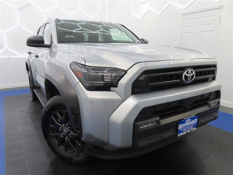 Used 2025 Toyota 4Runner SR5 AWD/4WD image 3