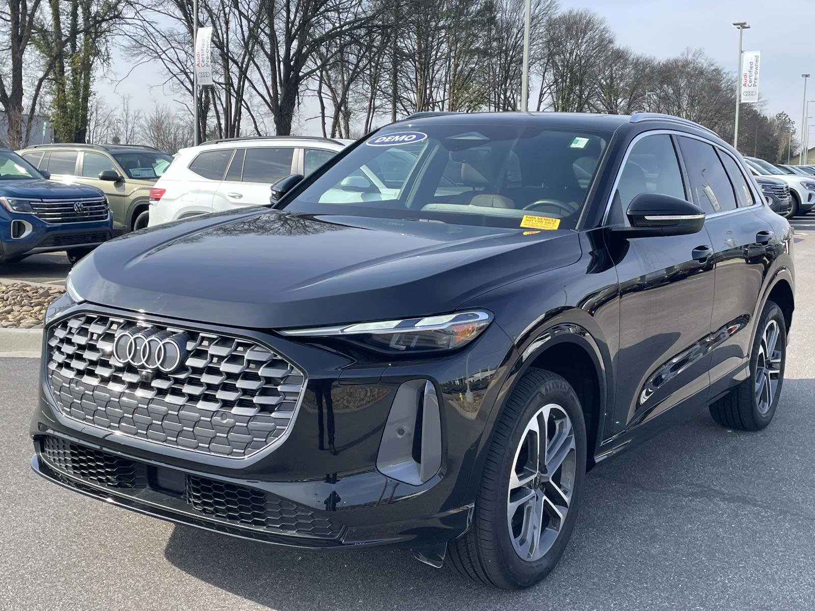 Used 2025 Audi Q5 Premium w/ Convenience Package image 3