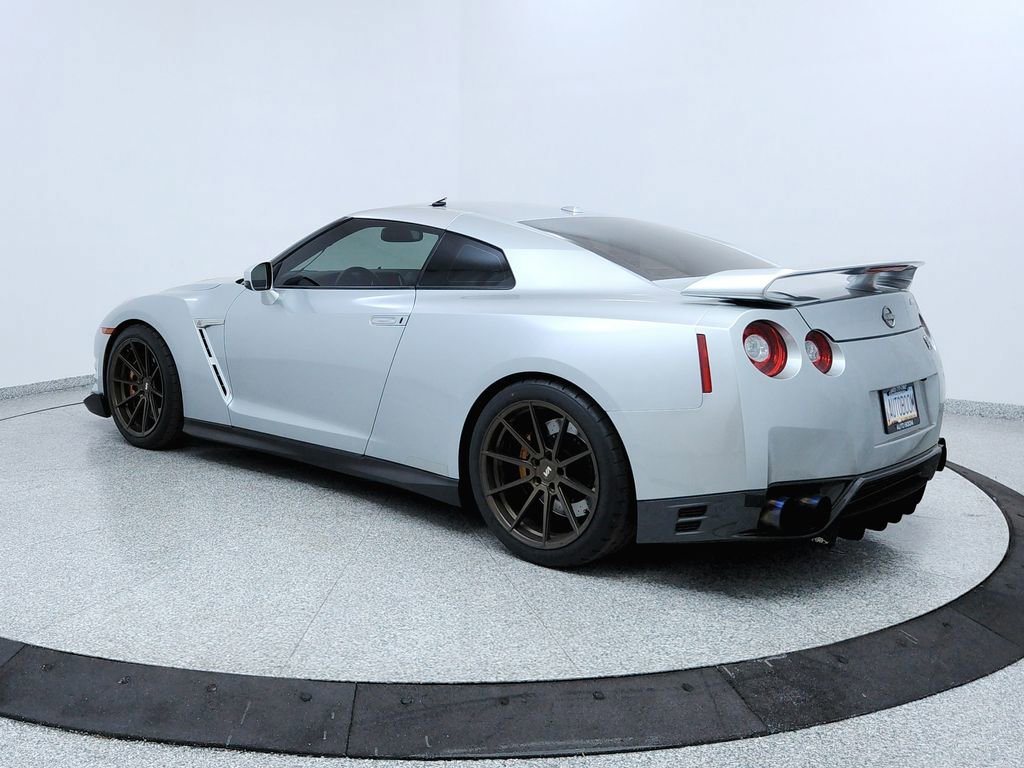 Used 2015 Nissan GT-R Premium image 3