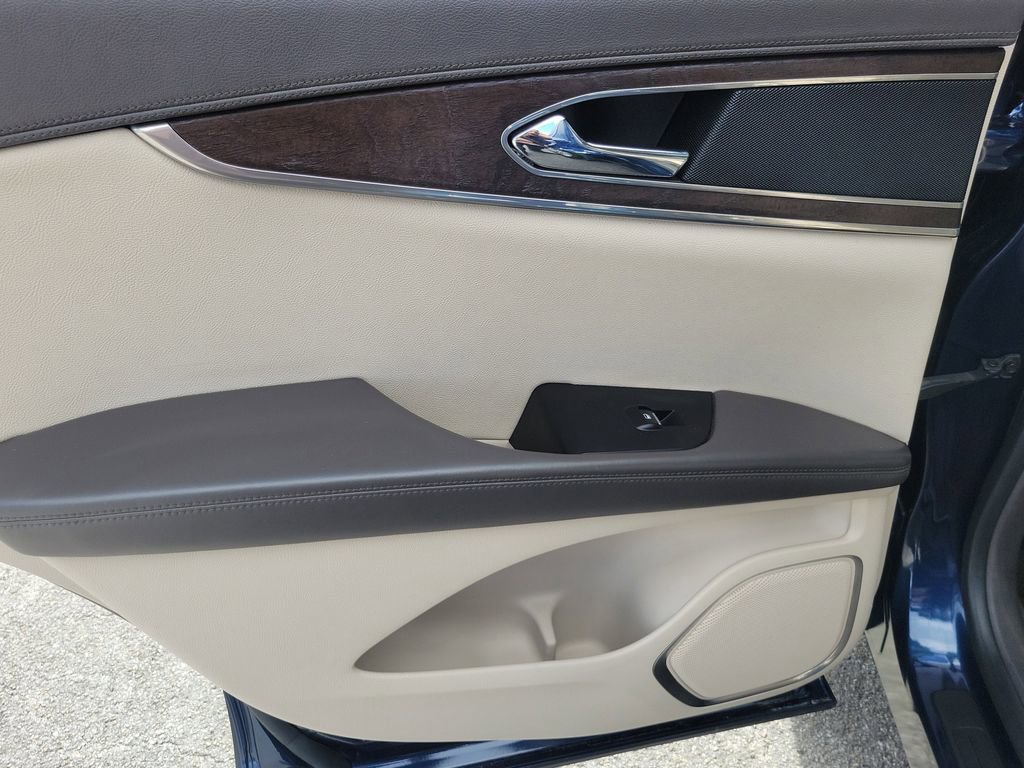 Used 2017 Lincoln MKX Reserve w/ Lincoln MKX Climate Package image 10