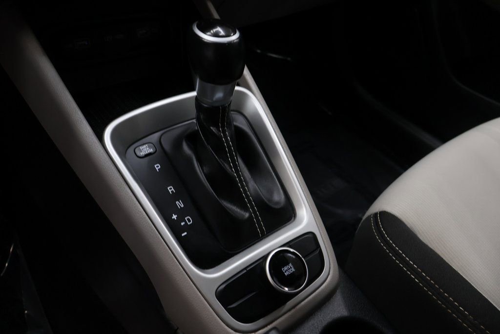 Used 2022 Hyundai Venue SEL FWD image 23