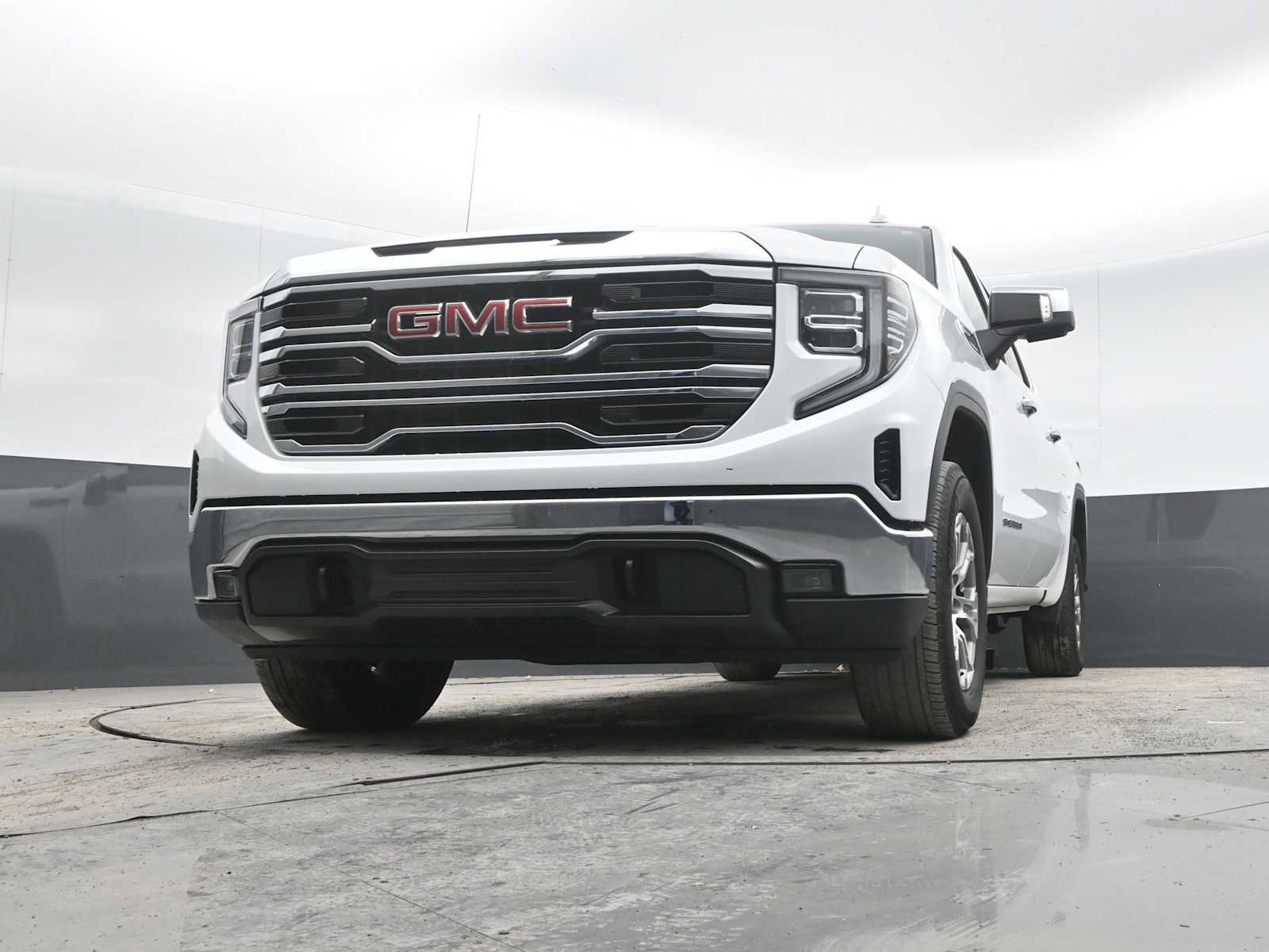 Used 2024 GMC Sierra 1500 SLT image 47