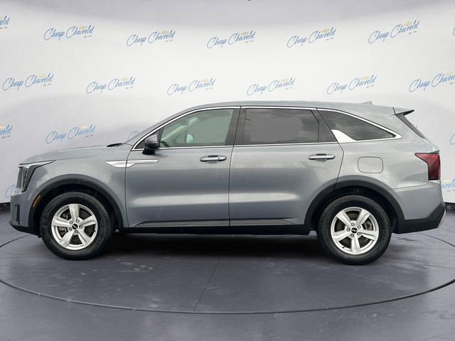 Used 2024 Kia Sorento LX image 2