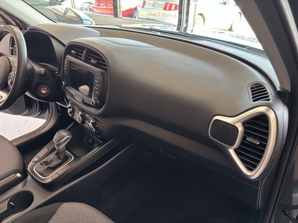 Used 2022 Kia Soul LX FWD image 15