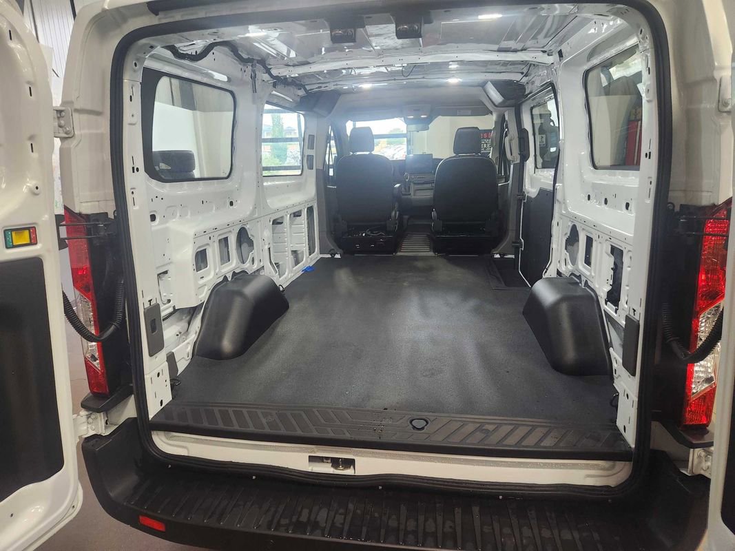 Used 2024 Ford Transit 250 Low Roof AWD image 39