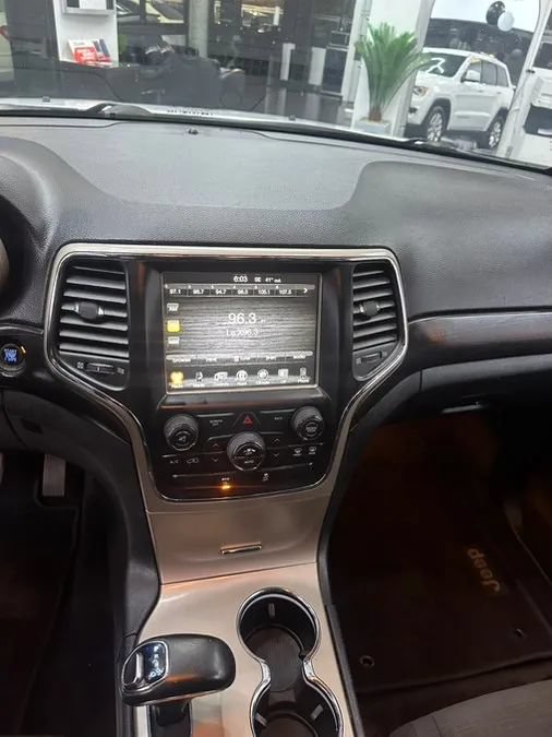 Used 2014 Jeep Grand Cherokee Laredo w/ 18" Wheel & 8.4" Radio Group AWD/4WD image 6