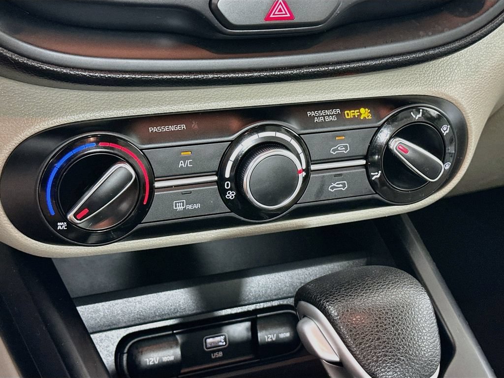 Certified 2023 Kia Soul LX FWD image 18
