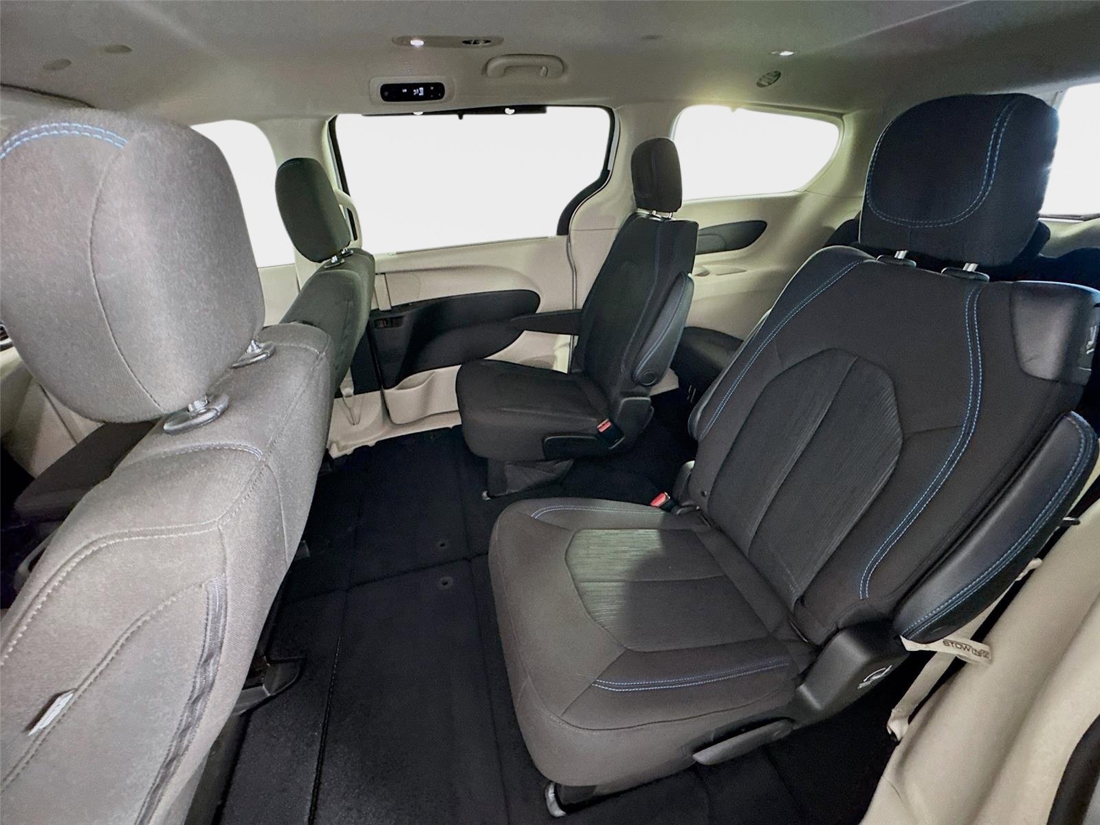 Used 2021 Chrysler Pacifica Touring FWD image 21