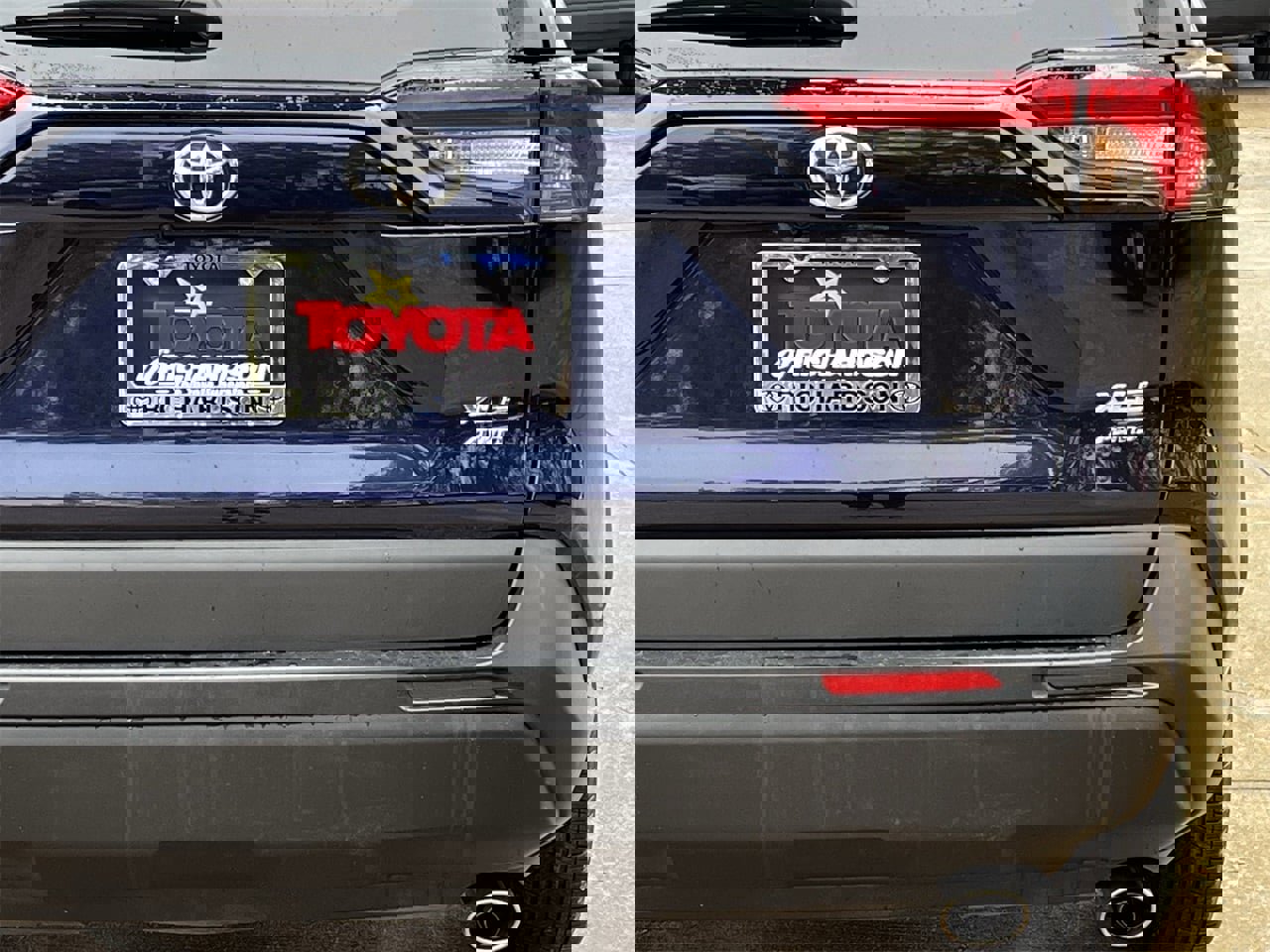 Used 2023 Toyota RAV4 XLE Premium image 6